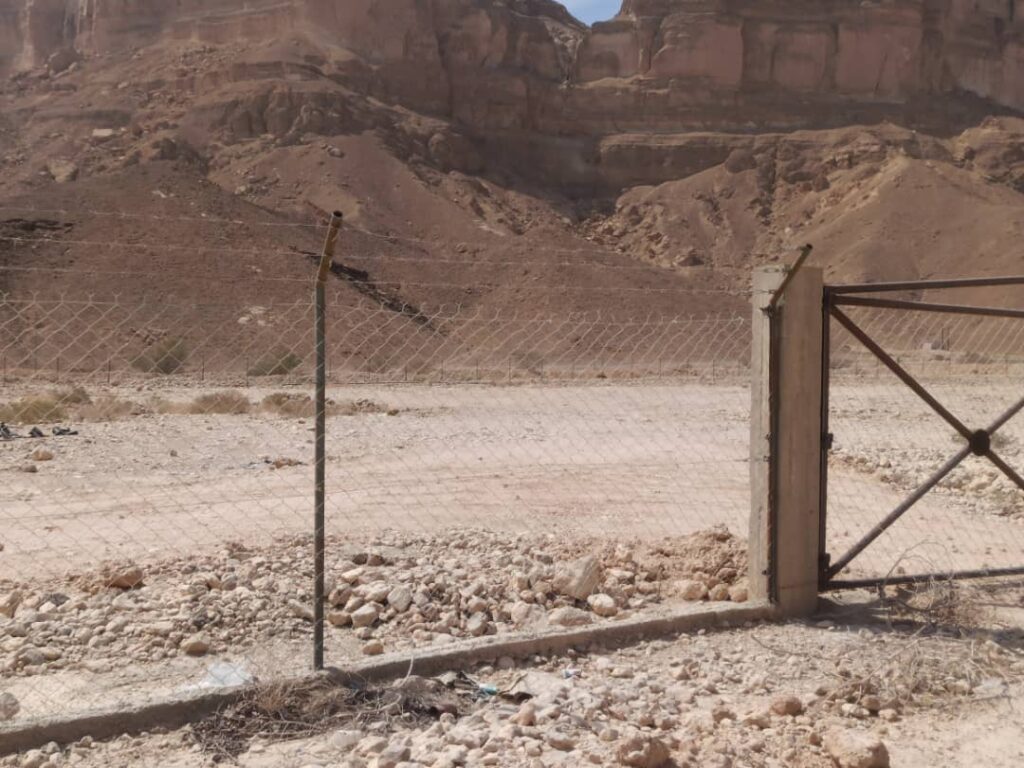وضع حجر الاساس لمشروع توفير محطة طاقة شمسية هجينه قدرة (626 كيلو وات) لحقل دمون بتريم وضع حجر الاساس لمشروع توفير محطة طاقة شمسية هجينه قدرة (626 كيلو وات) لحقل دمون بتريم
