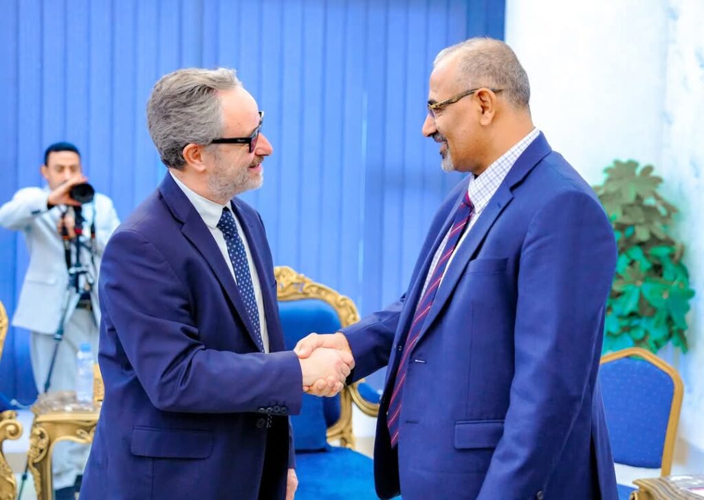 عضو مجلس القيادة اللواء الزُبيدي يستقبل رئيس بعثة الاتحاد الأوروبي لدى بلادنا، وسفراء فرنسا و هولندا عضو مجلس القيادة اللواء الزُبيدي يستقبل رئيس بعثة الاتحاد الأوروبي لدى بلادنا، وسفراء فرنسا و هولندا