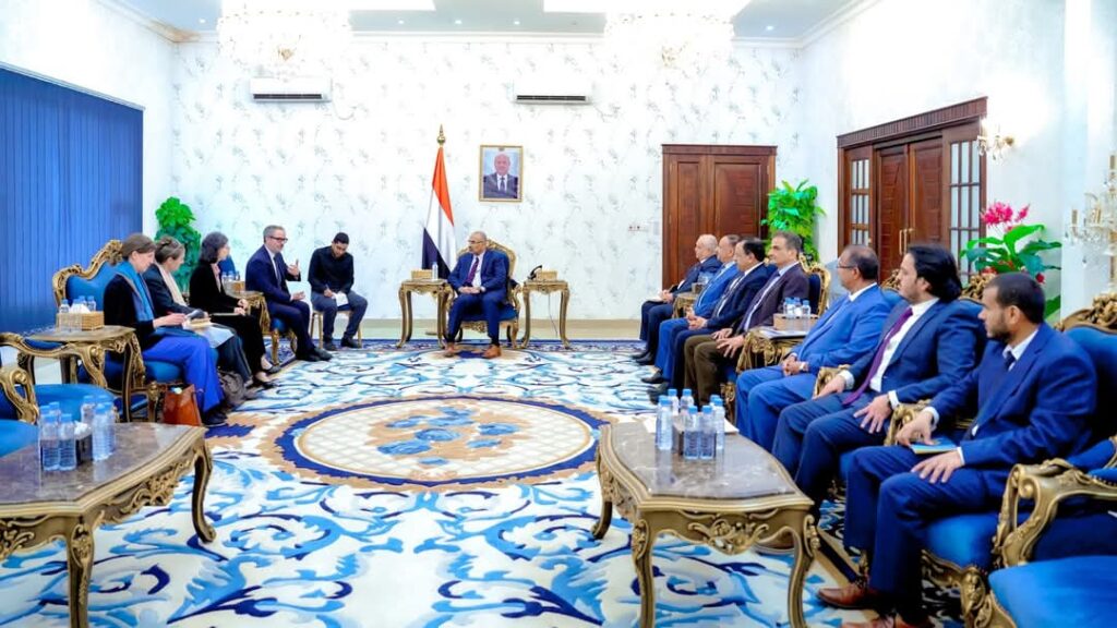 عضو مجلس القيادة اللواء الزُبيدي يستقبل رئيس بعثة الاتحاد الأوروبي لدى بلادنا، وسفراء فرنسا و هولندا عضو مجلس القيادة اللواء الزُبيدي يستقبل رئيس بعثة الاتحاد الأوروبي لدى بلادنا، وسفراء فرنسا و هولندا