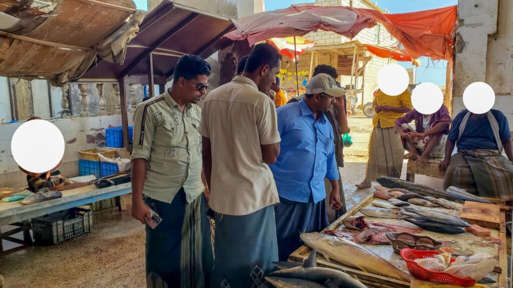 نزولات ميدانية لقسم الإصحاح البيئي والأسواق بمكتب الأشغال العامة لتنظيم الأسواق ومراقبة جودة الأغذية خلال شهر رمضان المبارك "شاهد الصور" نزولات ميدانية لقسم الإصحاح البيئي والأسواق بمكتب الأشغال العامة لتنظيم الأسواق ومراقبة جودة الأغذية خلال شهر رمضان المبارك "شاهد الصور"
