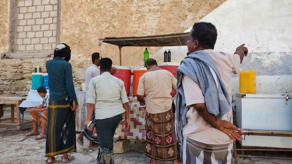 نزولات ميدانية لقسم الإصحاح البيئي والأسواق بمكتب الأشغال العامة لتنظيم الأسواق ومراقبة جودة الأغذية خلال شهر رمضان المبارك "شاهد الصور" نزولات ميدانية لقسم الإصحاح البيئي والأسواق بمكتب الأشغال العامة لتنظيم الأسواق ومراقبة جودة الأغذية خلال شهر رمضان المبارك "شاهد الصور"