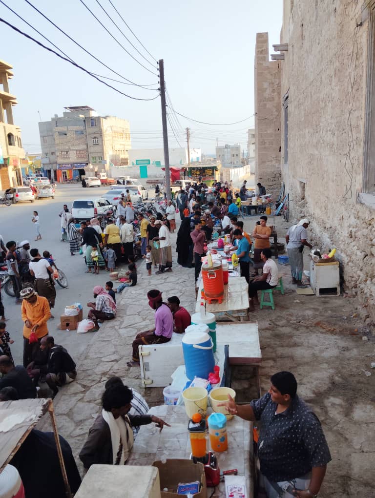 عدسة كاميرا تاربه اليوم الاخباري تتجول في الأسواق الرمضانيه في مدينة الشحر هذا اليوم الأحد التاسع من شهر رمضان عدسة كاميرا تاربه اليوم الاخباري تتجول في الأسواق الرمضانيه في مدينة الشحر هذا اليوم الأحد التاسع من شهر رمضان