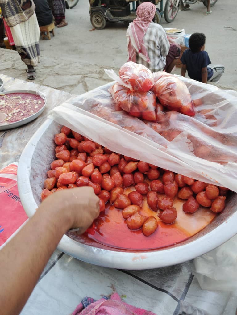 عدسة كاميرا تاربه اليوم الاخباري تتجول في الأسواق الرمضانيه في مدينة الشحر هذا اليوم الأحد التاسع من شهر رمضان عدسة كاميرا تاربه اليوم الاخباري تتجول في الأسواق الرمضانيه في مدينة الشحر هذا اليوم الأحد التاسع من شهر رمضان