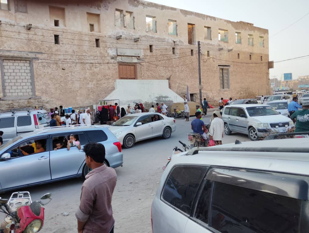 عدسة كاميرا تاربه اليوم الاخباري تتجول في الأسواق الرمضانيه في مدينة الشحر هذا اليوم الأحد التاسع من شهر رمضان عدسة كاميرا تاربه اليوم الاخباري تتجول في الأسواق الرمضانيه في مدينة الشحر هذا اليوم الأحد التاسع من شهر رمضان