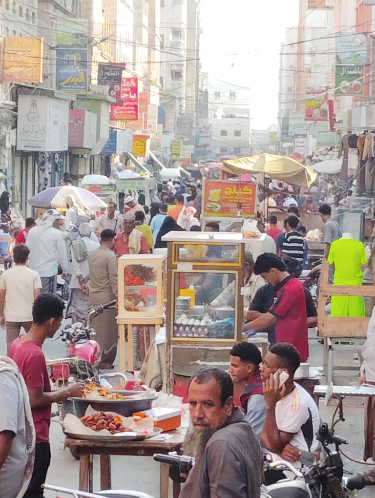 هكذا تبدو الأسواق الشعبية الرمضانيه في مدينة المكلا بحي العمال المعروف باسم شرج بإسالم "شاهد الصور" هكذا تبدو الأسواق الشعبية الرمضانيه في مدينة المكلا بحي العمال المعروف باسم شرج بإسالم "شاهد الصور"