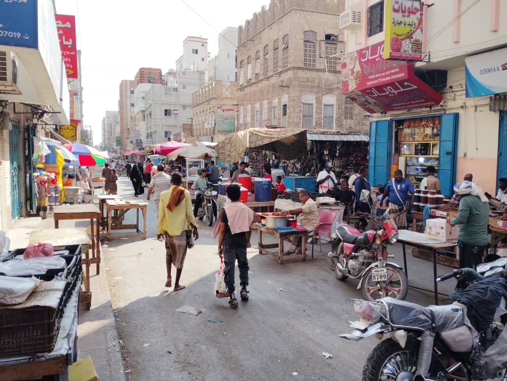 هكذا تبدو الأسواق الشعبية الرمضانيه في مدينة المكلا بحي العمال المعروف باسم شرج بإسالم "شاهد الصور" هكذا تبدو الأسواق الشعبية الرمضانيه في مدينة المكلا بحي العمال المعروف باسم شرج بإسالم "شاهد الصور"