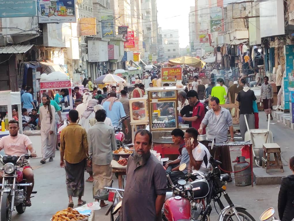 هكذا تبدو الأسواق الشعبية الرمضانيه في مدينة المكلا بحي العمال المعروف باسم شرج بإسالم "شاهد الصور" هكذا تبدو الأسواق الشعبية الرمضانيه في مدينة المكلا بحي العمال المعروف باسم شرج بإسالم "شاهد الصور"