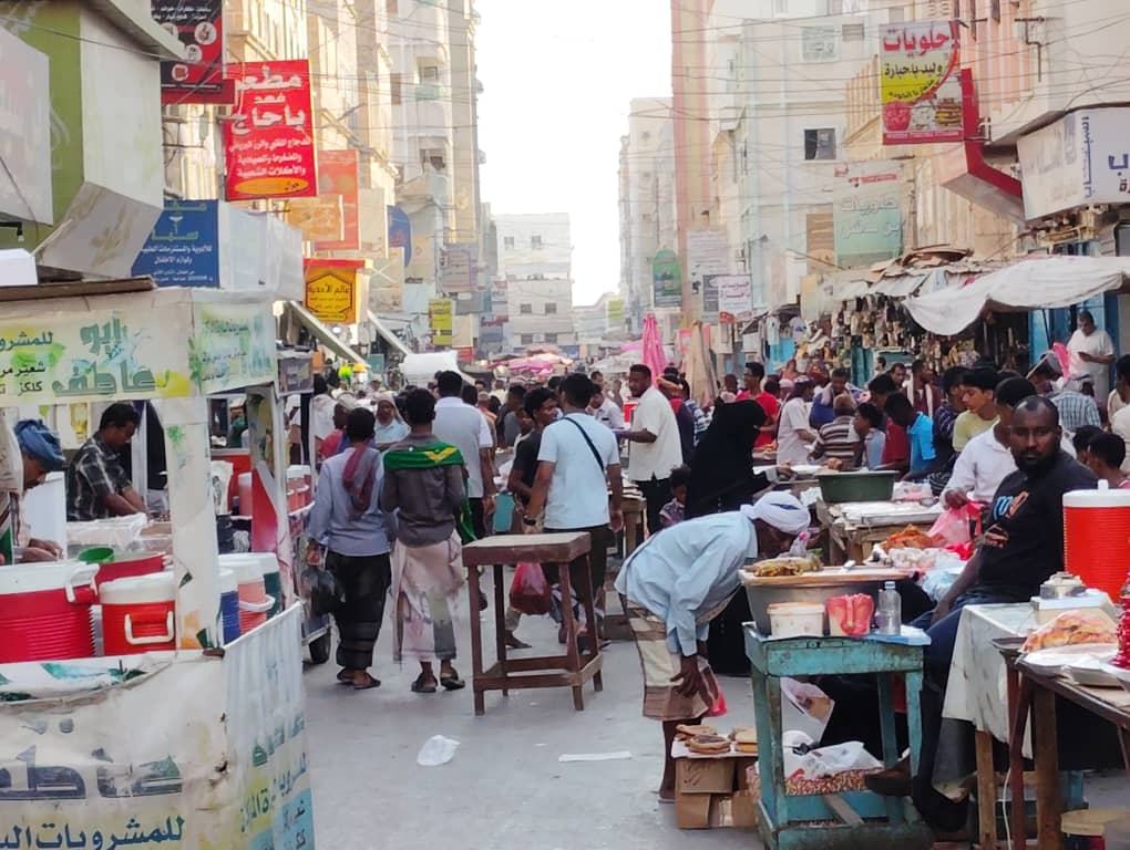 هكذا تبدو الأسواق الشعبية الرمضانيه في مدينة المكلا بحي العمال المعروف باسم شرج بإسالم "شاهد الصور" هكذا تبدو الأسواق الشعبية الرمضانيه في مدينة المكلا بحي العمال المعروف باسم شرج بإسالم "شاهد الصور"