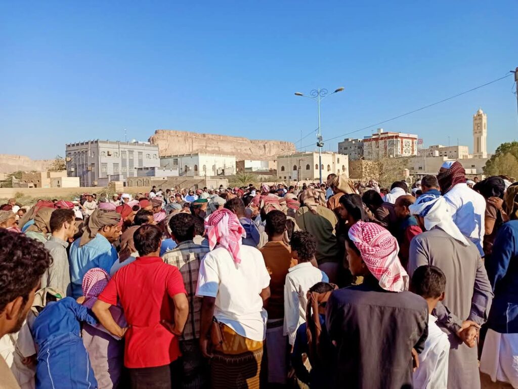 بالصور.. حضرموت.. تشييع جثمان الفقيد الشاب حسن بن سعيد بن سعد بالصور.. حضرموت.. تشييع جثمان الفقيد الشاب حسن بن سعيد بن سعد