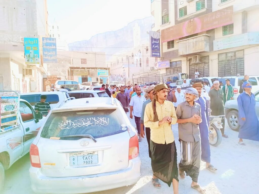 بالصور.. حضرموت.. تشييع جثمان الفقيد الشاب حسن بن سعيد بن سعد بالصور.. حضرموت.. تشييع جثمان الفقيد الشاب حسن بن سعيد بن سعد