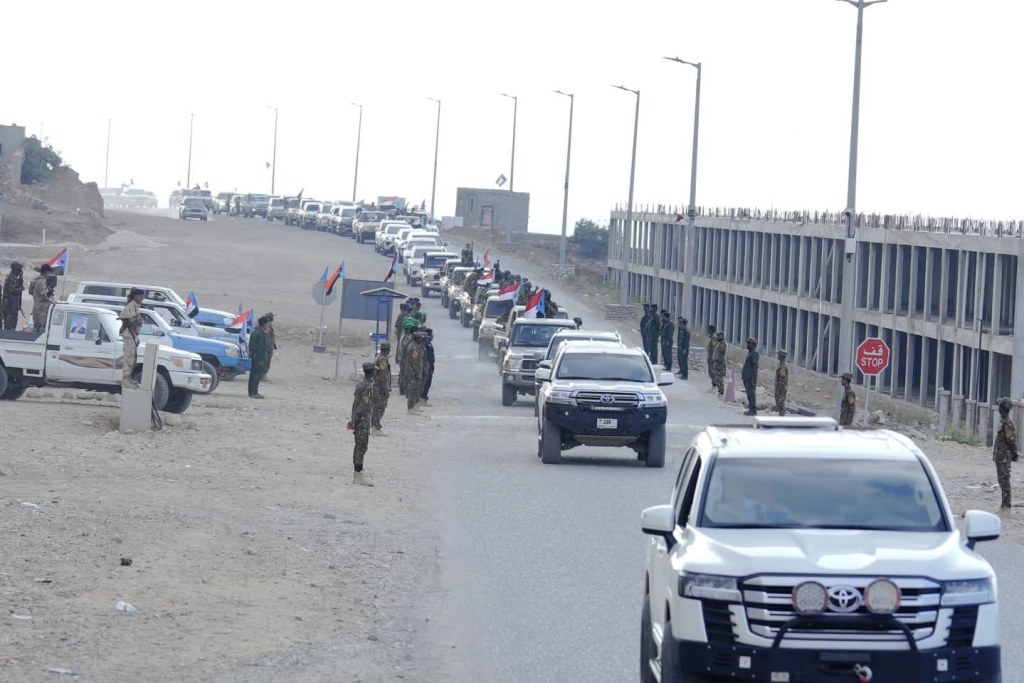 اللواء الزبيدي يصل سقطرى قادما من خضرموت لتفقد أوضاع المحافظة اللواء الزبيدي يصل سقطرى قادما من خضرموت لتفقد أوضاع المحافظة