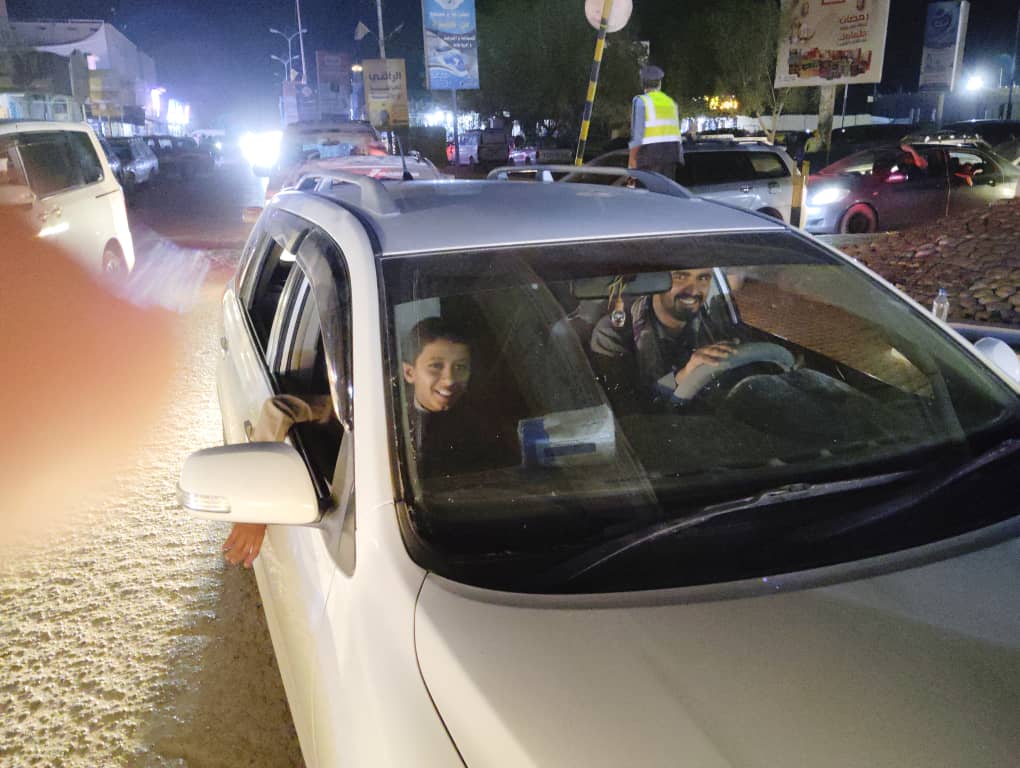 مرور القطن يبذل قصارى جهده في تنظيم حركة السير في الشوارع الرئيسية والفرعية في مدينة القطن في العشر الأواخر من رمضان مرور القطن يبذل قصارى جهده في تنظيم حركة السير في الشوارع الرئيسية والفرعية في مدينة القطن في العشر الأواخر من رمضان