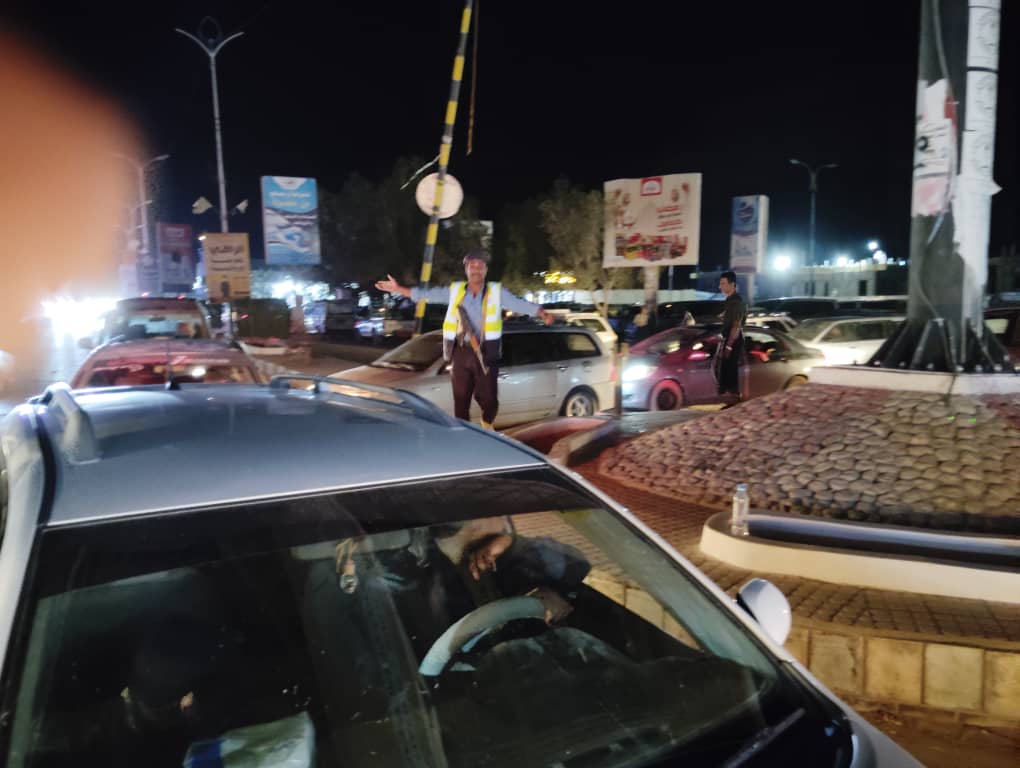 مرور القطن يبذل قصارى جهده في تنظيم حركة السير في الشوارع الرئيسية والفرعية في مدينة القطن في العشر الأواخر من رمضان مرور القطن يبذل قصارى جهده في تنظيم حركة السير في الشوارع الرئيسية والفرعية في مدينة القطن في العشر الأواخر من رمضان