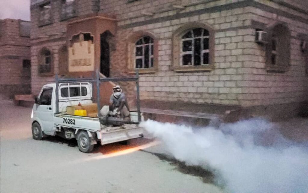 مكتب الأشغال العامة والطرق بالشحر يطلق حملة طارئة للرش الضبابي لمكافحة البعوض. مكتب الأشغال العامة والطرق بالشحر يطلق حملة طارئة للرش الضبابي لمكافحة البعوض.