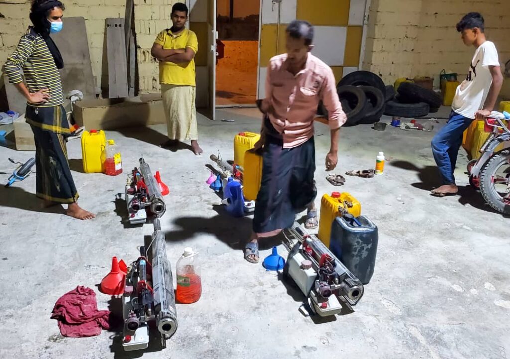 مكتب الأشغال العامة والطرق بالشحر يطلق حملة طارئة للرش الضبابي لمكافحة البعوض. مكتب الأشغال العامة والطرق بالشحر يطلق حملة طارئة للرش الضبابي لمكافحة البعوض.