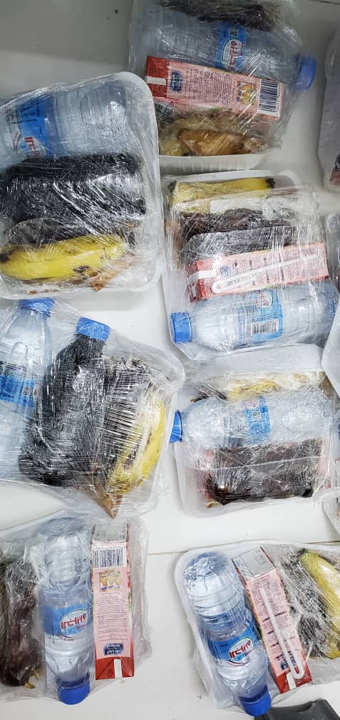 بدعم من فاعل خير فريق نصر حجاجة ينفذ إفطار صائم للجيش الأبيض والمرافقين بهيئة مستشفى سيئون العام بدعم من فاعل خير فريق نصر حجاجة ينفذ إفطار صائم للجيش الأبيض والمرافقين بهيئة مستشفى سيئون العام