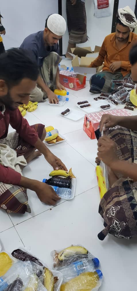 بدعم من فاعل خير فريق نصر حجاجة ينفذ إفطار صائم للجيش الأبيض والمرافقين بهيئة مستشفى سيئون العام بدعم من فاعل خير فريق نصر حجاجة ينفذ إفطار صائم للجيش الأبيض والمرافقين بهيئة مستشفى سيئون العام