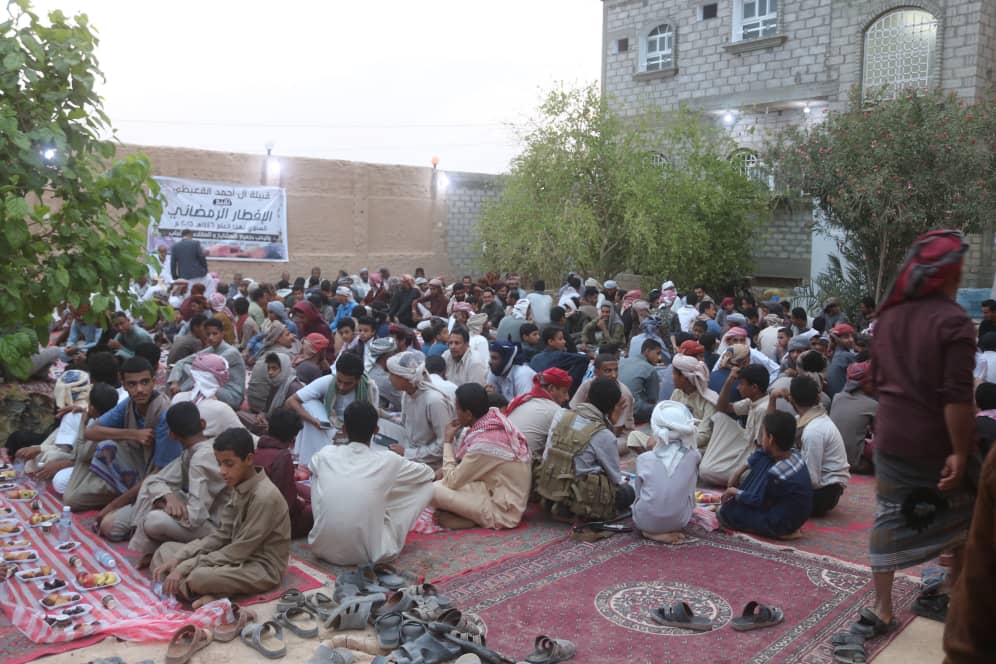 بحضور مدير إدارة مكافحة المخدرات بالجمهورية اليمنية.. قبيلة آل احمد القعيطي تقيم الإفطار السنوي لابناء القبيلة بمنطقة ديار ال احمد بحضور مدير إدارة مكافحة المخدرات بالجمهورية اليمنية.. قبيلة آل احمد القعيطي تقيم الإفطار السنوي لابناء القبيلة بمنطقة ديار ال احمد