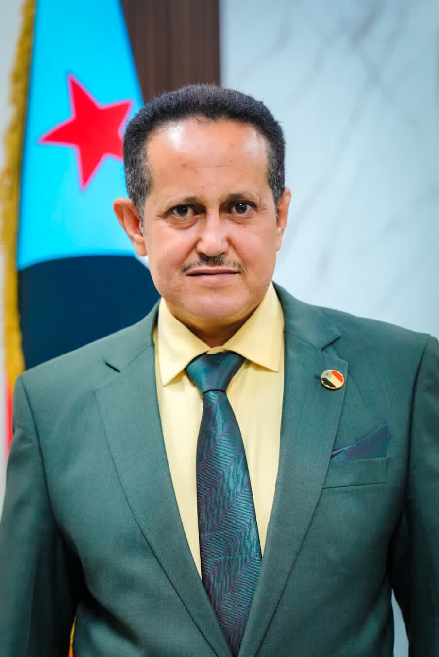 رئيس انتقالي لحج «الحالمي» يعزي الكريحي كنعان بوفاة والدته رئيس انتقالي لحج «الحالمي» يعزي الكريحي كنعان بوفاة والدته