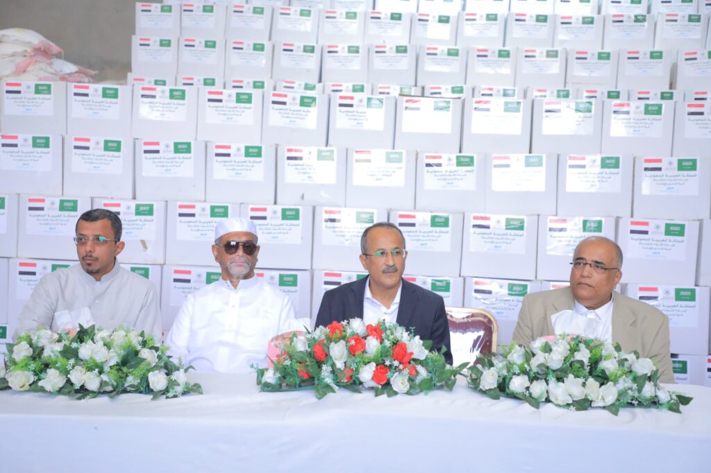 يستفيد منها 6 الاف من مرضى السرطان وذوي ضحاياه : تدشين مبادرة توزيع السلل الغذائية المقدمة من قيادة القوات المشتركة قوة الدعم والإسناد (مفرزة إعادة الأمل1409بالمكلا) بالشراكة مع مجلس حضرموت الوطني وبرعاية السلطة المحلية بحضرموت وتنفيذ مؤسسة حضرموت لمكافحة السرطان (أمل) يستفيد منها 6 الاف من مرضى السرطان وذوي ضحاياه : تدشين مبادرة توزيع السلل الغذائية المقدمة من قيادة القوات المشتركة قوة الدعم والإسناد (مفرزة إعادة الأمل1409بالمكلا) بالشراكة مع مجلس حضرموت الوطني وبرعاية السلطة المحلية بحضرموت وتنفيذ مؤسسة حضرموت لمكافحة السرطان (أمل)