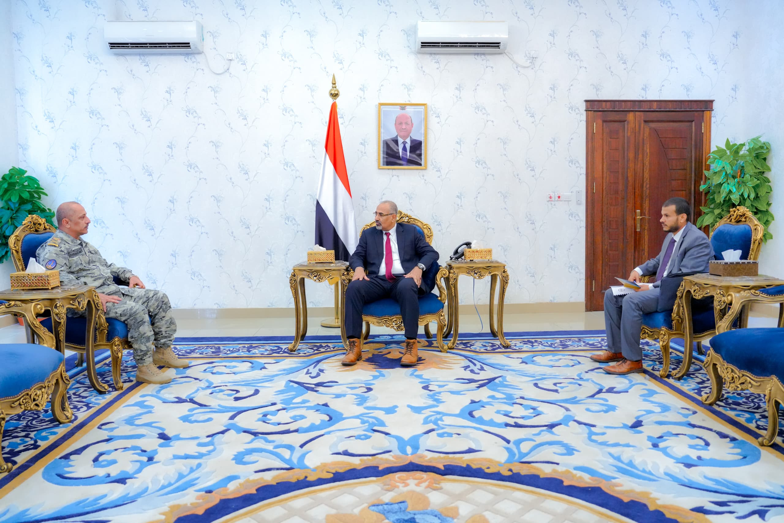 الرئيس الزُبيدي يؤكد أهمية رفع قدرات خفر السواحل وتعزيز الأمن البحري الرئيس الزُبيدي يؤكد أهمية رفع قدرات خفر السواحل وتعزيز الأمن البحري