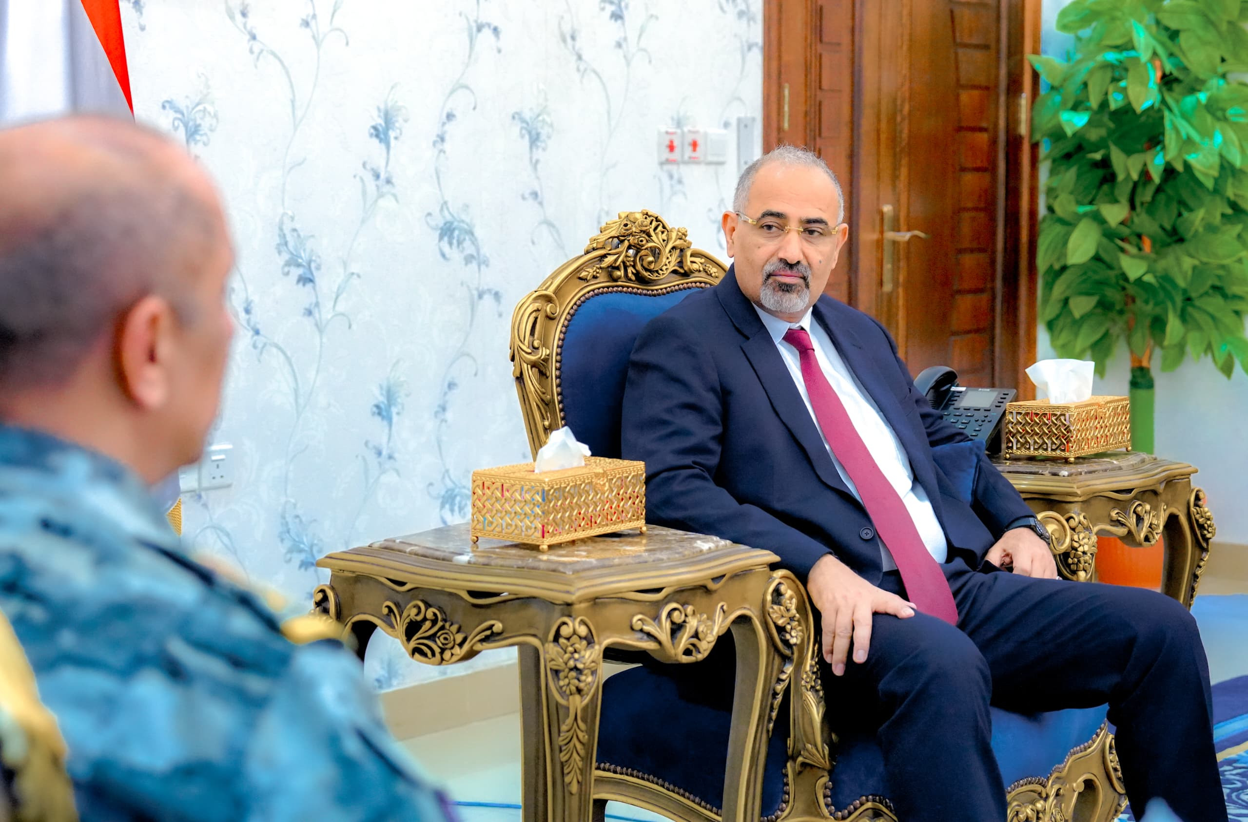 الرئيس الزُبيدي يؤكد أهمية رفع قدرات خفر السواحل وتعزيز الأمن البحري الرئيس الزُبيدي يؤكد أهمية رفع قدرات خفر السواحل وتعزيز الأمن البحري
