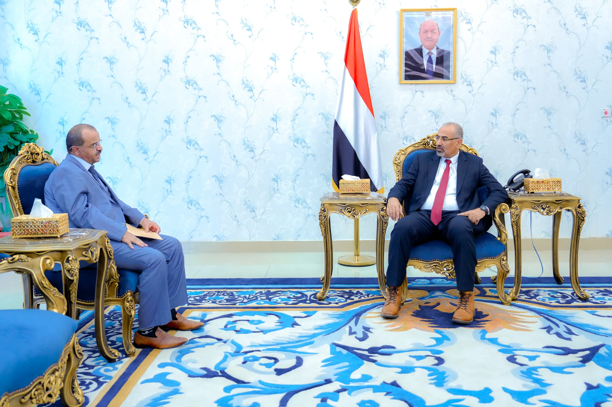 الرئيس الزُبيدي يطّلع على الأوضاع بمحافظة البيضاء ويؤكد دعمه لتعزيز مقاومة أبنائها الرئيس الزُبيدي يطّلع على الأوضاع بمحافظة البيضاء ويؤكد دعمه لتعزيز مقاومة أبنائها