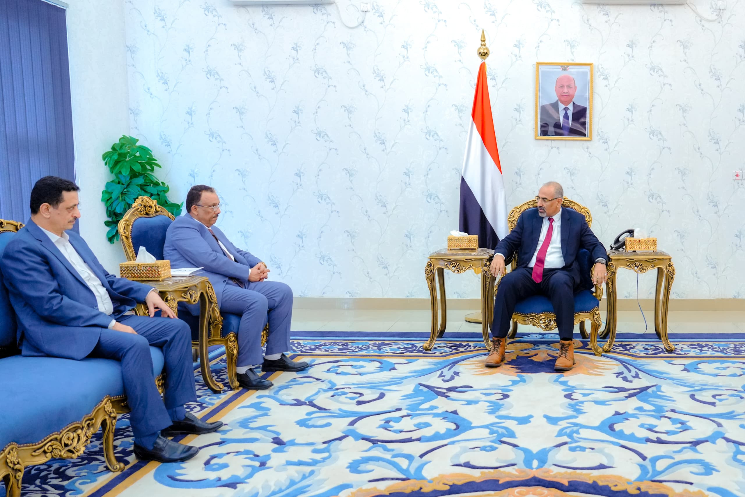 الرئيس الزُبيدي يطّلع على نشاط مصلحة الجمارك وأمن المنطقة الحرة الرئيس الزُبيدي يطّلع على نشاط مصلحة الجمارك وأمن المنطقة الحرة