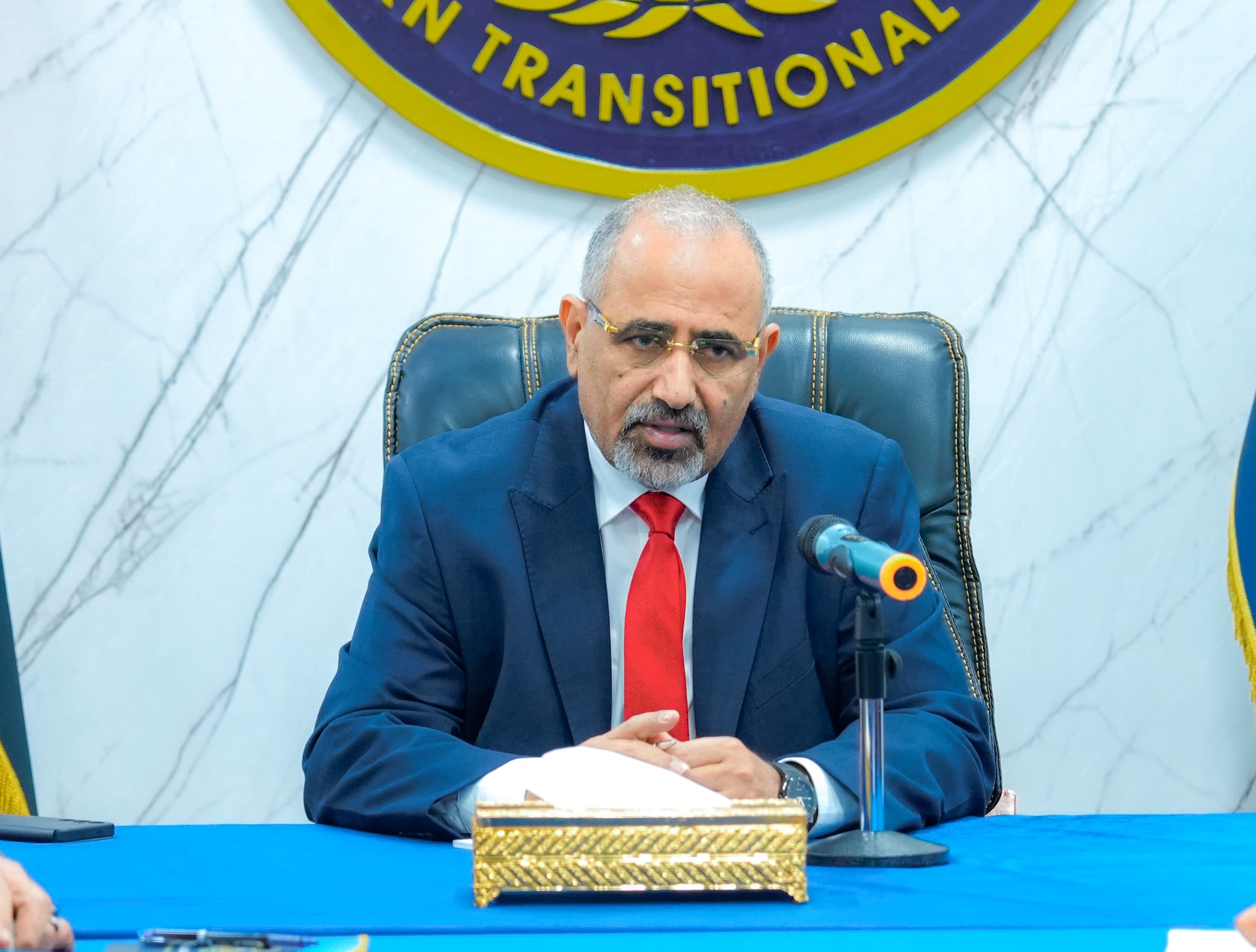 الرئيس الزُبيدي يرأس اجتماعا استثنائيا لرؤساء الهيئات التنفيذية بالمحافظات وعدد من دوائر الأمانة العامة الرئيس الزُبيدي يرأس اجتماعا استثنائيا لرؤساء الهيئات التنفيذية بالمحافظات وعدد من دوائر الأمانة العامة