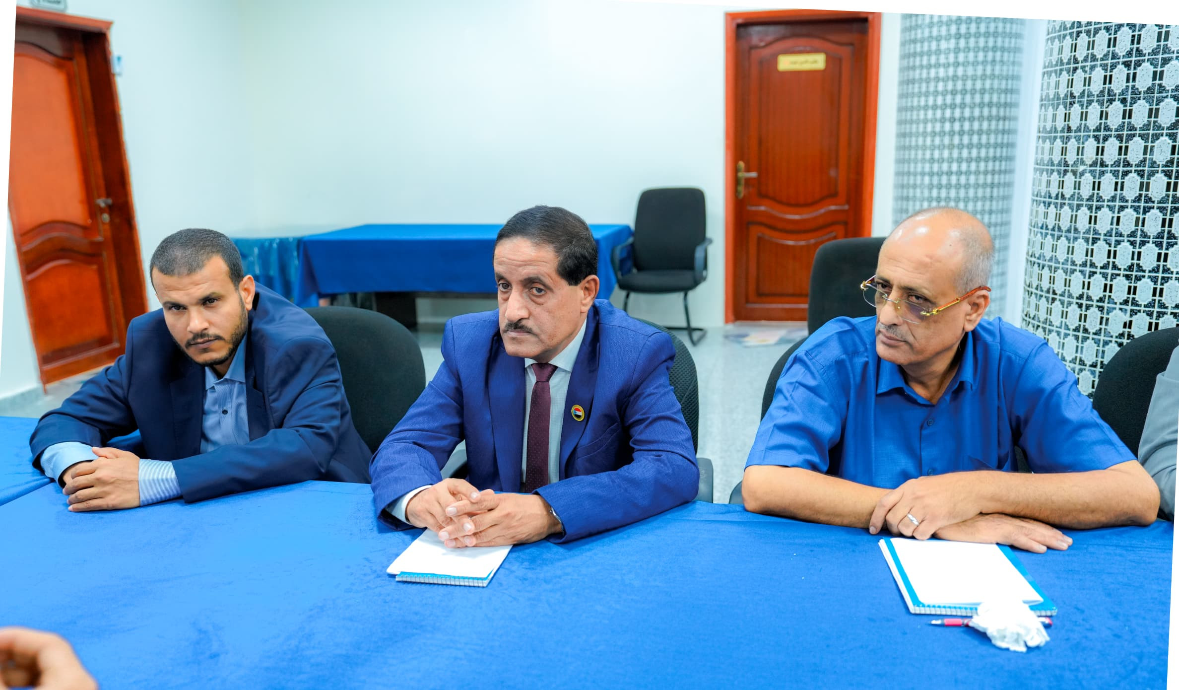 الرئيس الزُبيدي يرأس اجتماعا استثنائيا لرؤساء الهيئات التنفيذية بالمحافظات وعدد من دوائر الأمانة العامة الرئيس الزُبيدي يرأس اجتماعا استثنائيا لرؤساء الهيئات التنفيذية بالمحافظات وعدد من دوائر الأمانة العامة