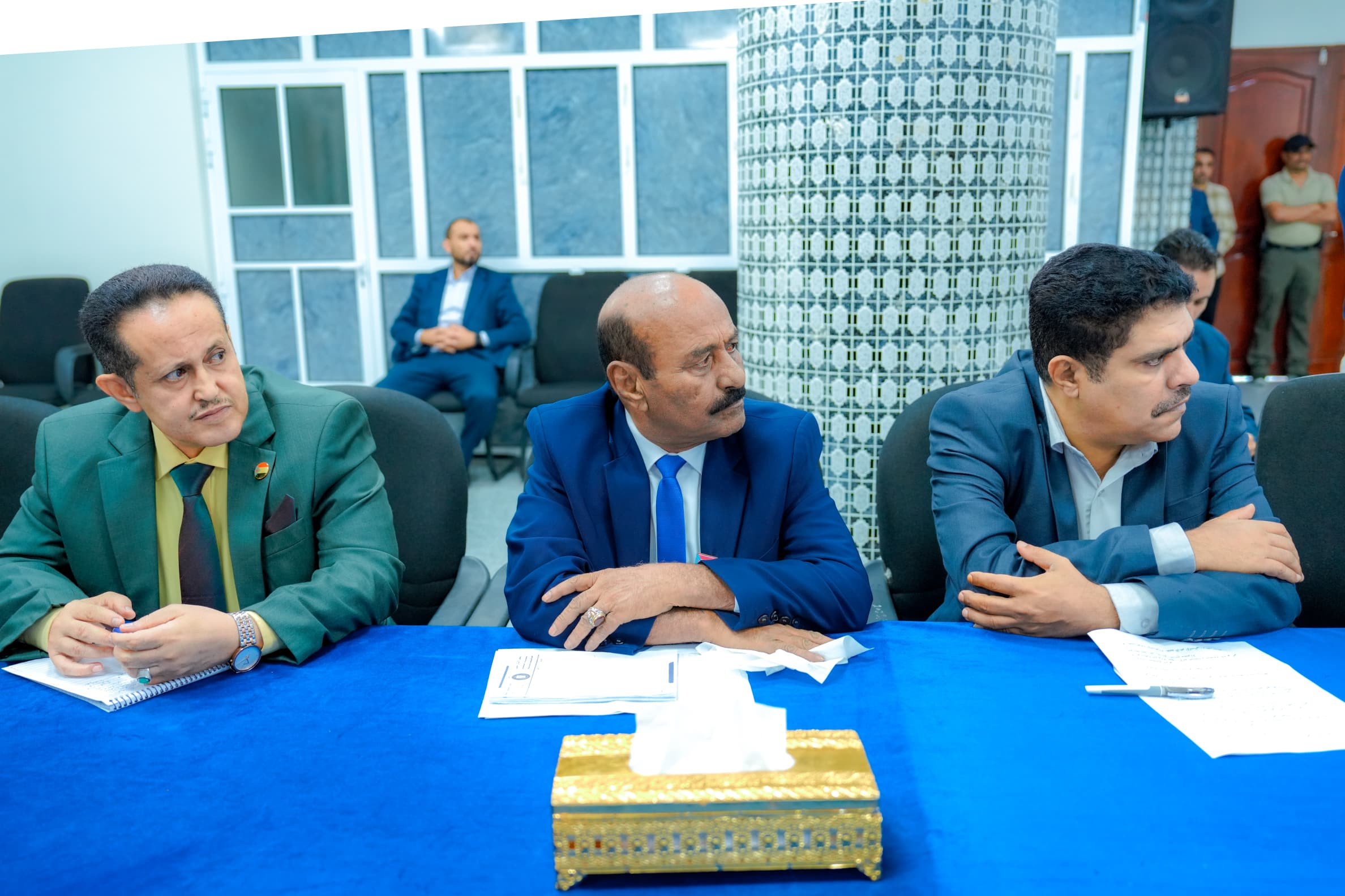 الرئيس الزُبيدي يرأس اجتماعا استثنائيا لرؤساء الهيئات التنفيذية بالمحافظات وعدد من دوائر الأمانة العامة الرئيس الزُبيدي يرأس اجتماعا استثنائيا لرؤساء الهيئات التنفيذية بالمحافظات وعدد من دوائر الأمانة العامة
