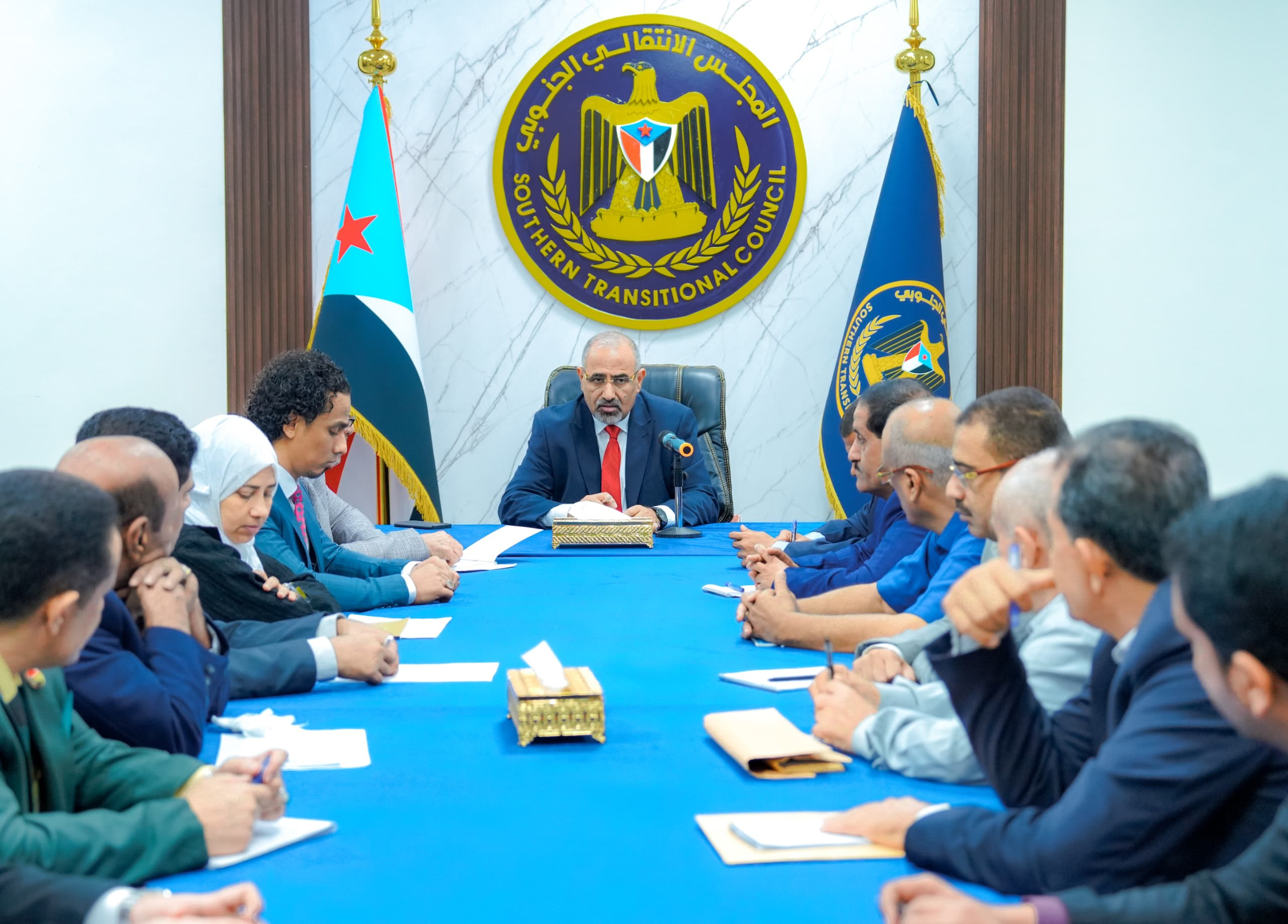 الرئيس الزُبيدي يرأس اجتماعا استثنائيا لرؤساء الهيئات التنفيذية بالمحافظات وعدد من دوائر الأمانة العامة الرئيس الزُبيدي يرأس اجتماعا استثنائيا لرؤساء الهيئات التنفيذية بالمحافظات وعدد من دوائر الأمانة العامة