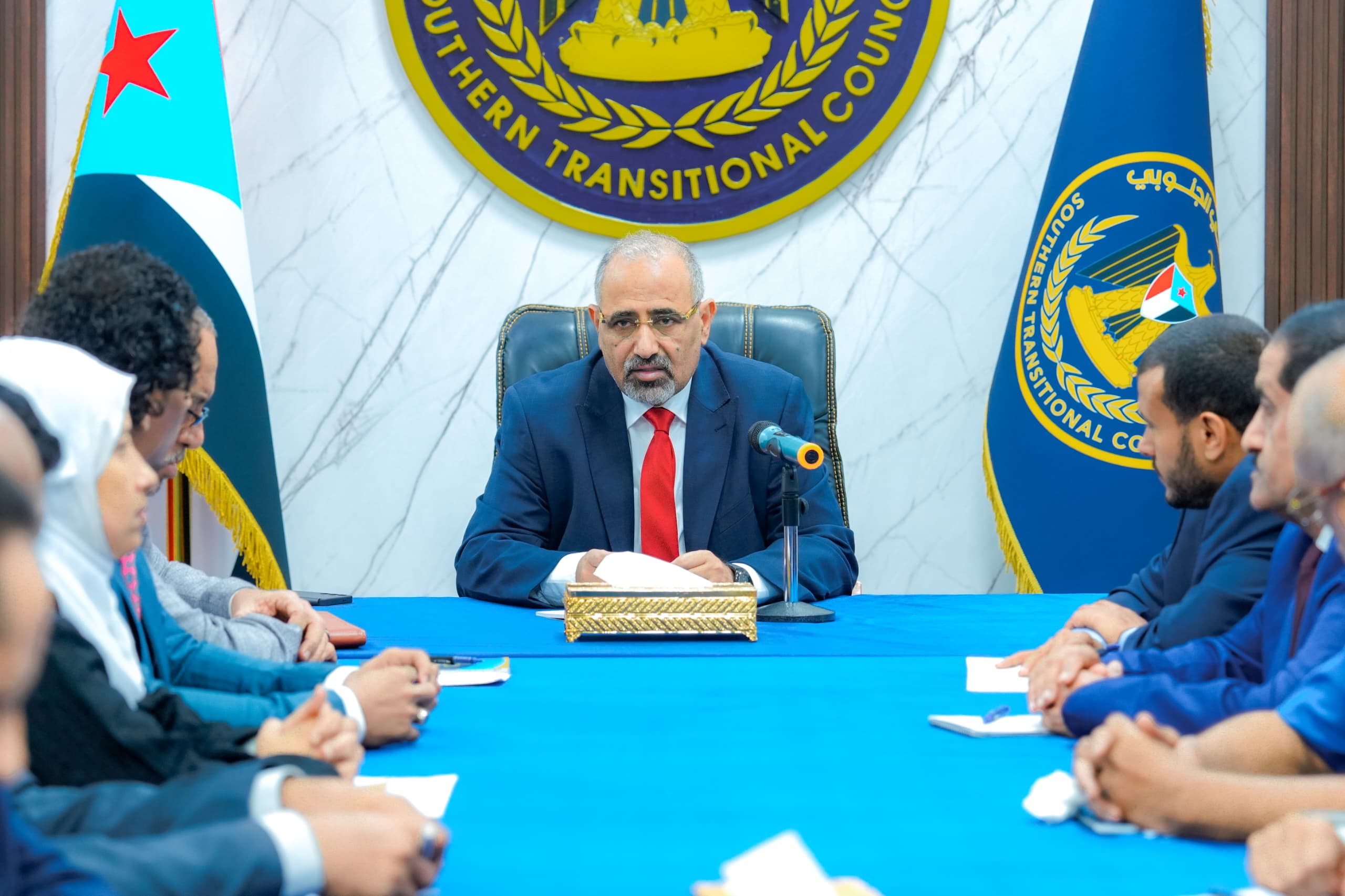 الرئيس الزُبيدي يرأس اجتماعا استثنائيا لرؤساء الهيئات التنفيذية بالمحافظات وعدد من دوائر الأمانة العامة الرئيس الزُبيدي يرأس اجتماعا استثنائيا لرؤساء الهيئات التنفيذية بالمحافظات وعدد من دوائر الأمانة العامة