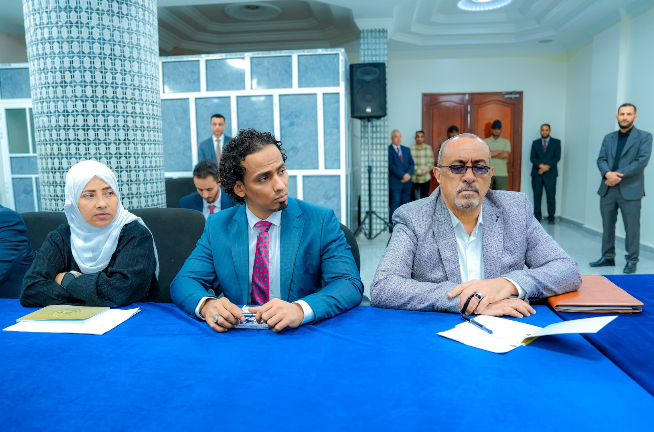 الرئيس الزُبيدي يرأس اجتماعا استثنائيا لرؤساء الهيئات التنفيذية بالمحافظات وعدد من دوائر الأمانة العامة الرئيس الزُبيدي يرأس اجتماعا استثنائيا لرؤساء الهيئات التنفيذية بالمحافظات وعدد من دوائر الأمانة العامة