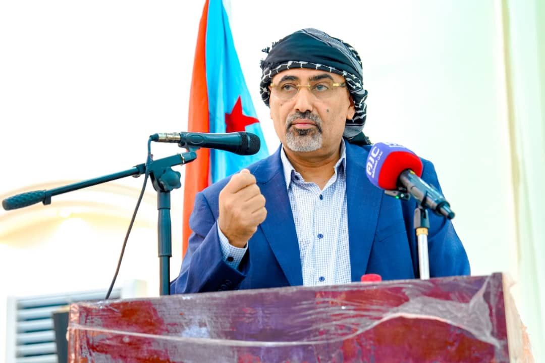 الرئيس الزُبيدي يعقد لقاءً موسعا بالقيادات المحلية والعسكرية والأمنية والشخصيات الاجتماعية بمحافظة أبين الرئيس الزُبيدي يعقد لقاءً موسعا بالقيادات المحلية والعسكرية والأمنية والشخصيات الاجتماعية بمحافظة أبين