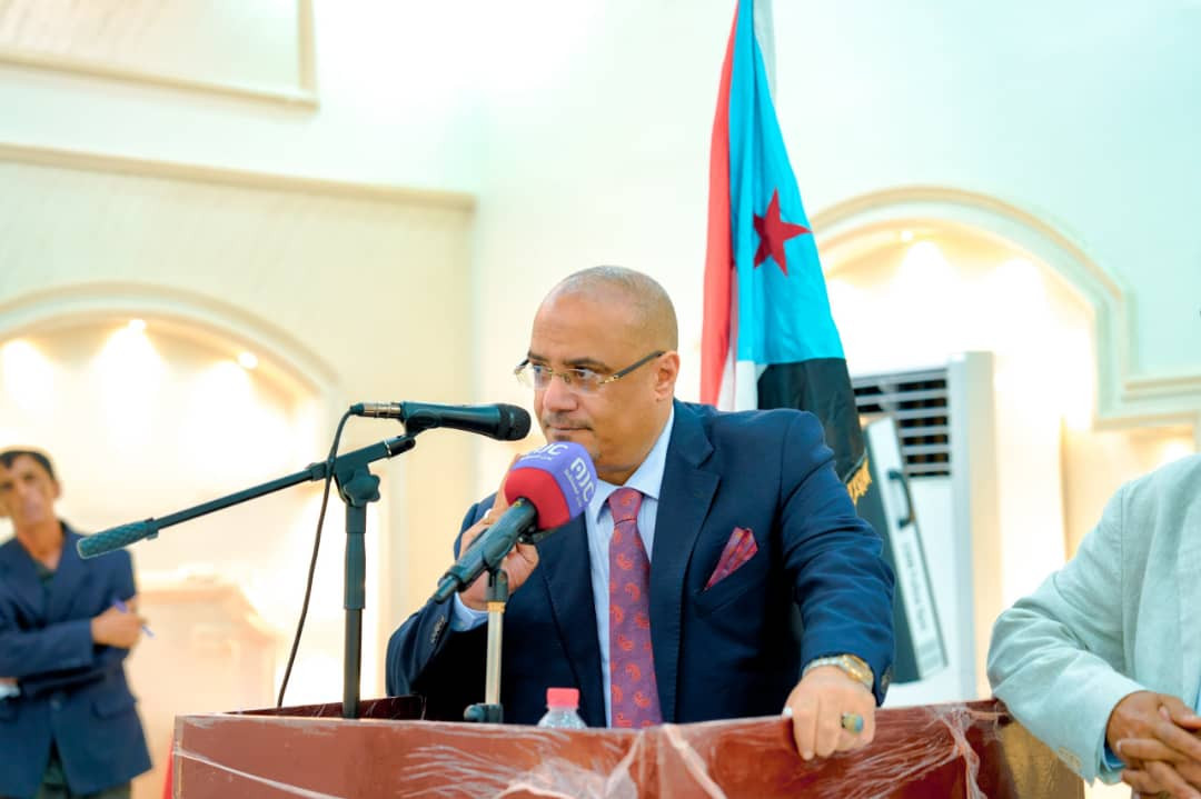 الرئيس الزُبيدي يعقد لقاءً موسعا بالقيادات المحلية والعسكرية والأمنية والشخصيات الاجتماعية بمحافظة أبين الرئيس الزُبيدي يعقد لقاءً موسعا بالقيادات المحلية والعسكرية والأمنية والشخصيات الاجتماعية بمحافظة أبين