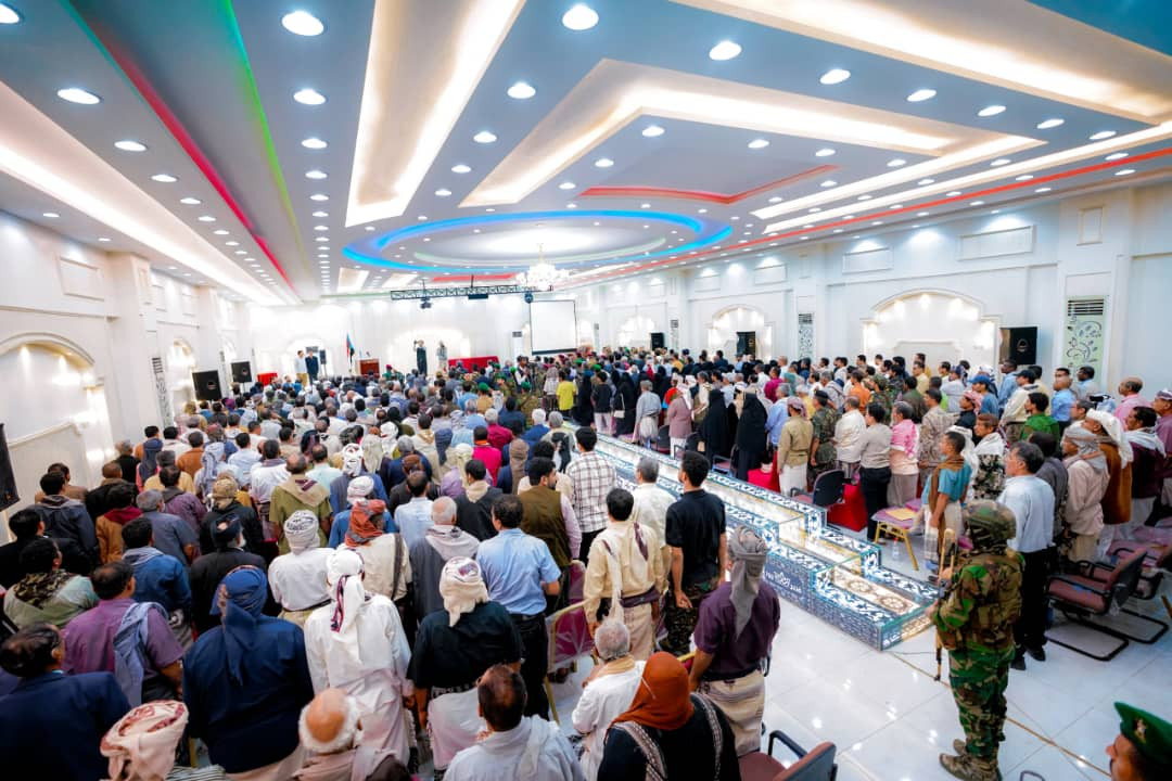 الرئيس الزُبيدي يعقد لقاءً موسعا بالقيادات المحلية والعسكرية والأمنية والشخصيات الاجتماعية بمحافظة أبين الرئيس الزُبيدي يعقد لقاءً موسعا بالقيادات المحلية والعسكرية والأمنية والشخصيات الاجتماعية بمحافظة أبين