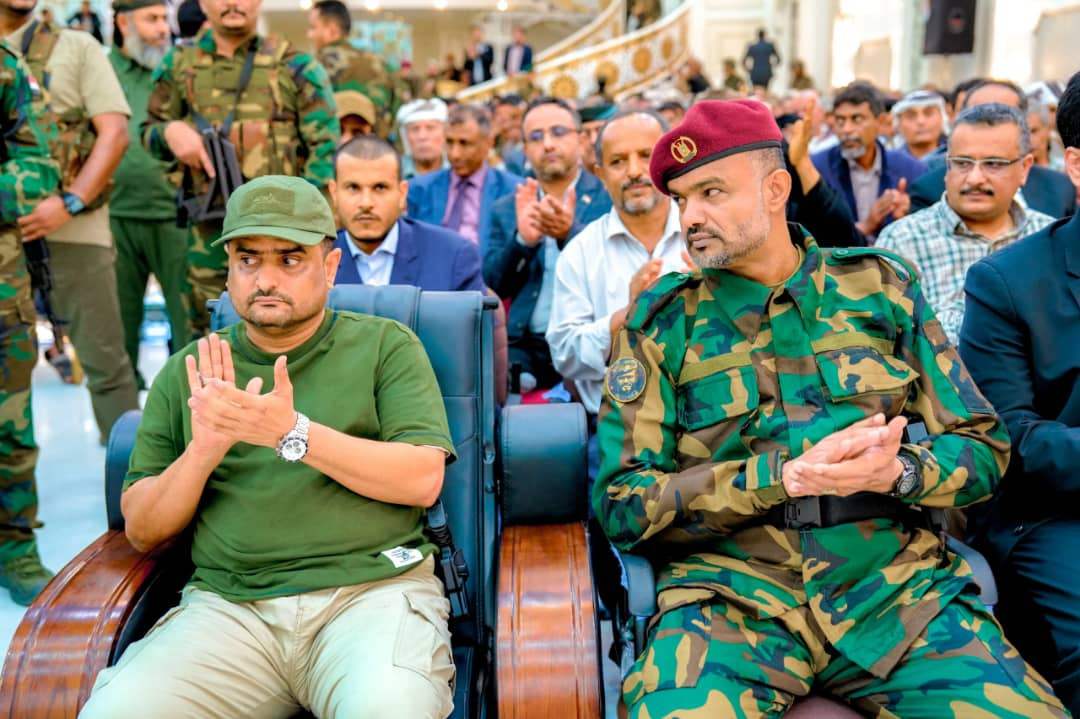 الرئيس الزُبيدي يعقد لقاءً موسعا بالقيادات المحلية والعسكرية والأمنية والشخصيات الاجتماعية بمحافظة أبين الرئيس الزُبيدي يعقد لقاءً موسعا بالقيادات المحلية والعسكرية والأمنية والشخصيات الاجتماعية بمحافظة أبين