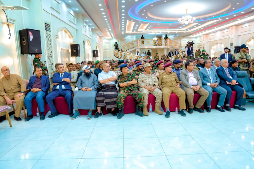 الرئيس الزُبيدي يعقد لقاءً موسعا بالقيادات المحلية والعسكرية والأمنية والشخصيات الاجتماعية بمحافظة أبين الرئيس الزُبيدي يعقد لقاءً موسعا بالقيادات المحلية والعسكرية والأمنية والشخصيات الاجتماعية بمحافظة أبين