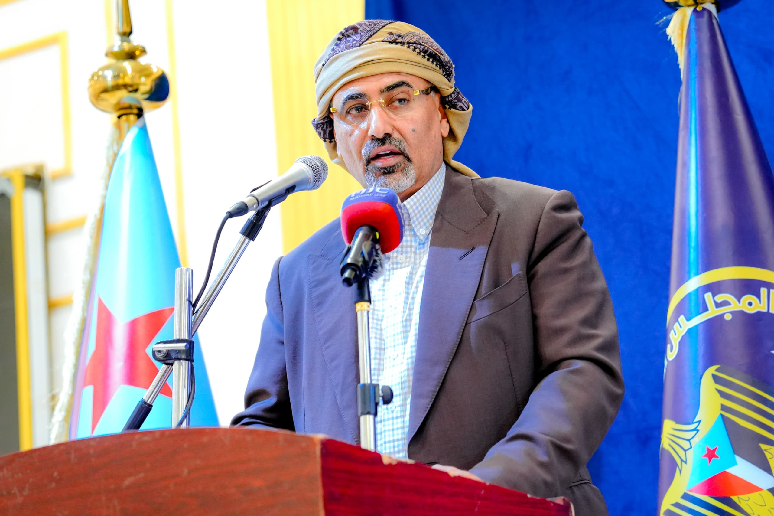الرئيس الزُبيدي يؤكد على ضرورة العمل الجاد لإحداث إصلاح حقيقي بمحافظة لحج الرئيس الزُبيدي يؤكد على ضرورة العمل الجاد لإحداث إصلاح حقيقي بمحافظة لحج