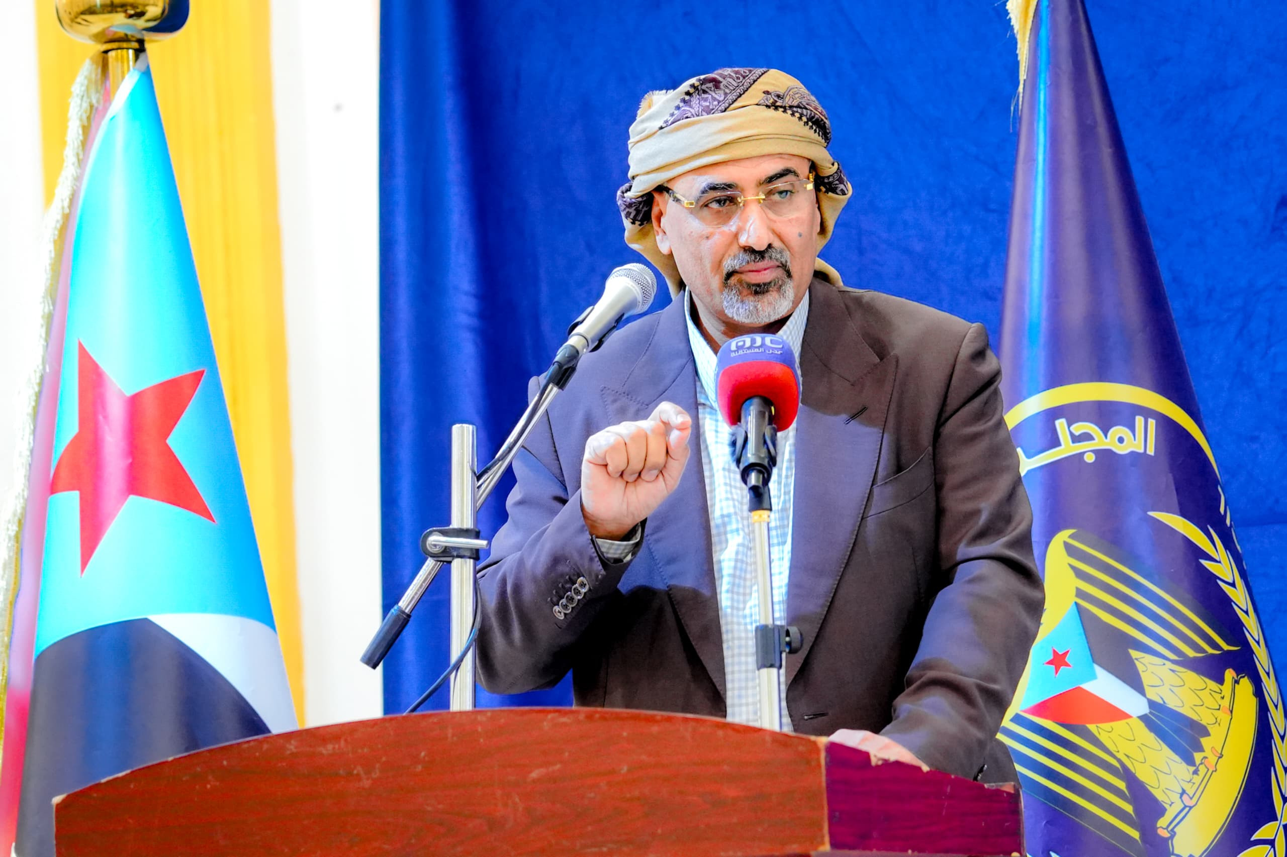 الرئيس الزُبيدي يؤكد على ضرورة العمل الجاد لإحداث إصلاح حقيقي بمحافظة لحج الرئيس الزُبيدي يؤكد على ضرورة العمل الجاد لإحداث إصلاح حقيقي بمحافظة لحج