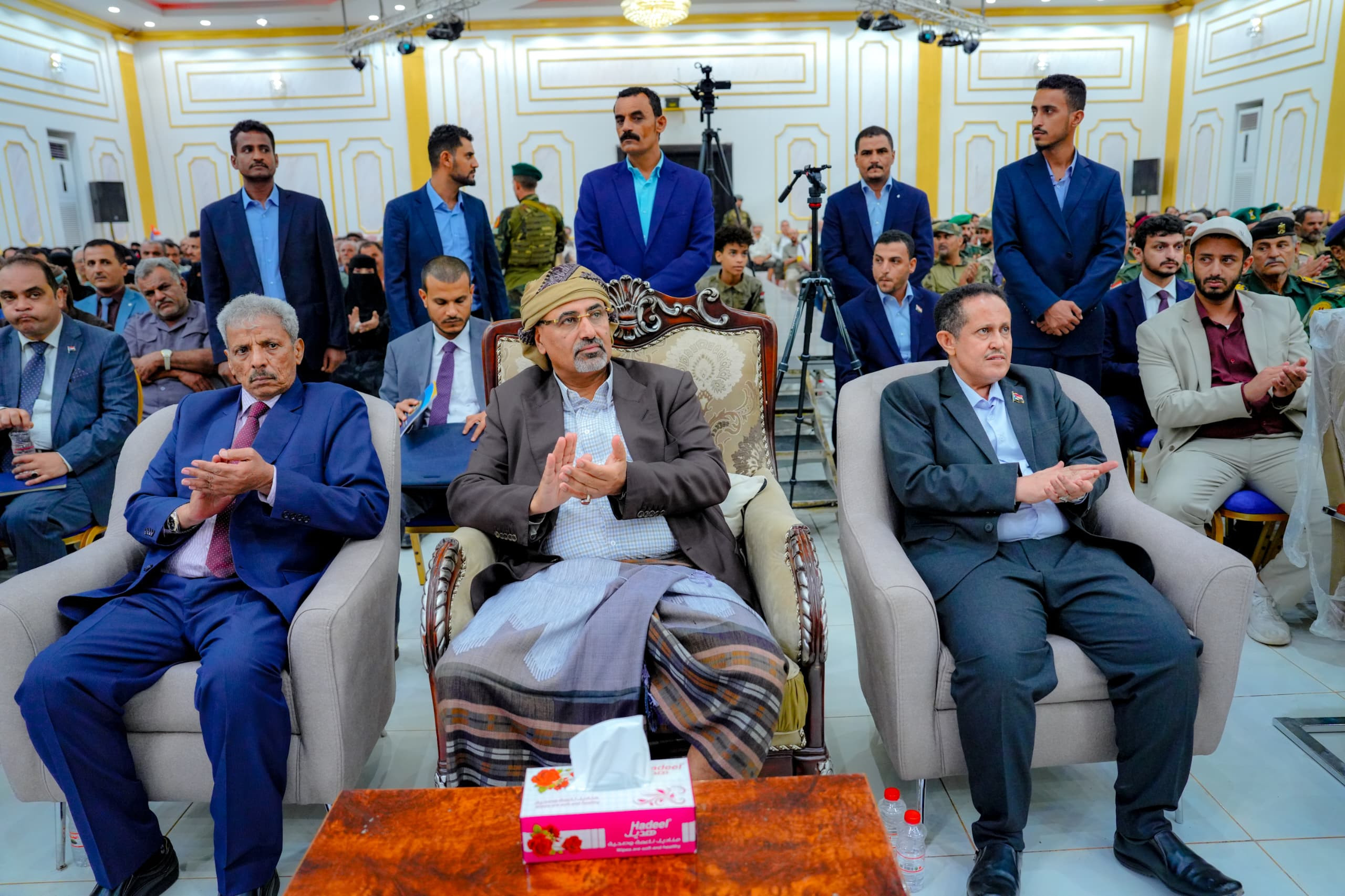 الرئيس الزُبيدي يؤكد على ضرورة العمل الجاد لإحداث إصلاح حقيقي بمحافظة لحج الرئيس الزُبيدي يؤكد على ضرورة العمل الجاد لإحداث إصلاح حقيقي بمحافظة لحج