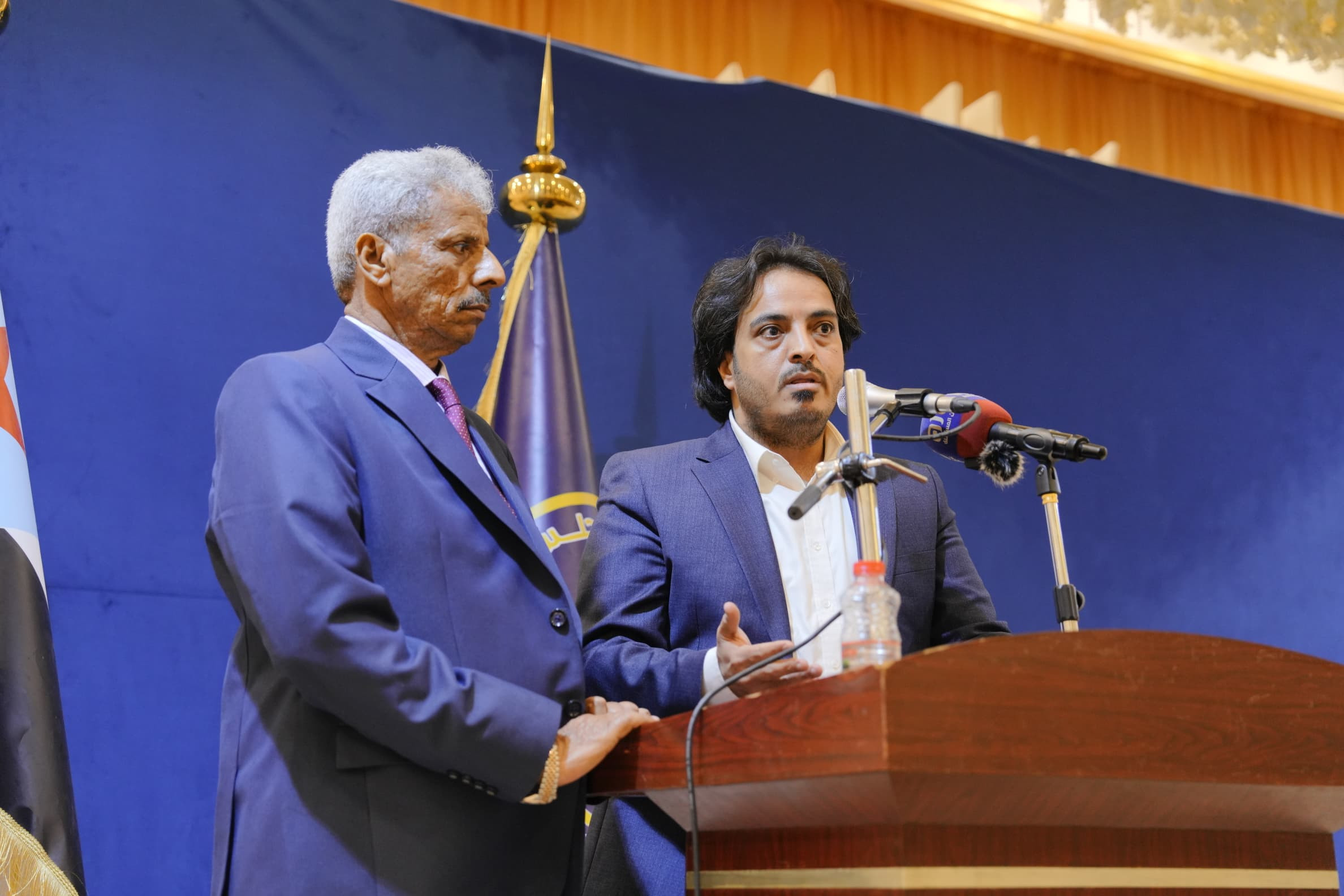 الرئيس الزُبيدي يؤكد على ضرورة العمل الجاد لإحداث إصلاح حقيقي بمحافظة لحج الرئيس الزُبيدي يؤكد على ضرورة العمل الجاد لإحداث إصلاح حقيقي بمحافظة لحج