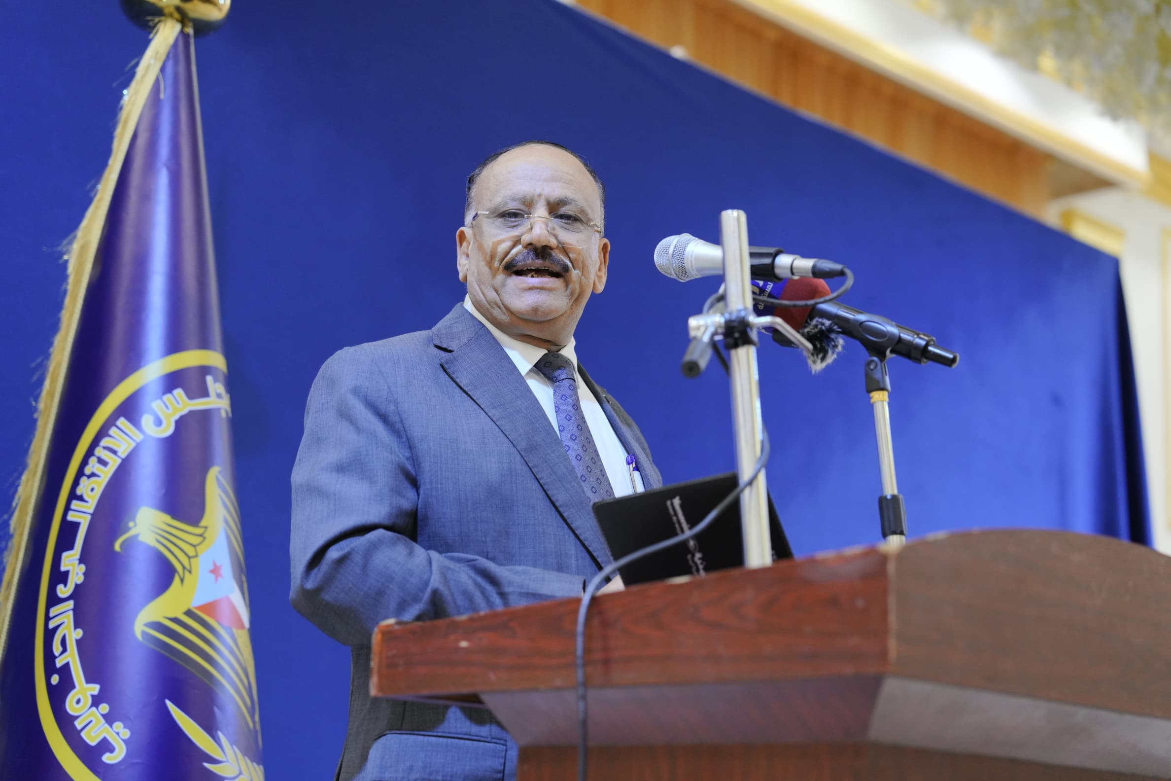 الرئيس الزُبيدي يؤكد على ضرورة العمل الجاد لإحداث إصلاح حقيقي بمحافظة لحج الرئيس الزُبيدي يؤكد على ضرورة العمل الجاد لإحداث إصلاح حقيقي بمحافظة لحج