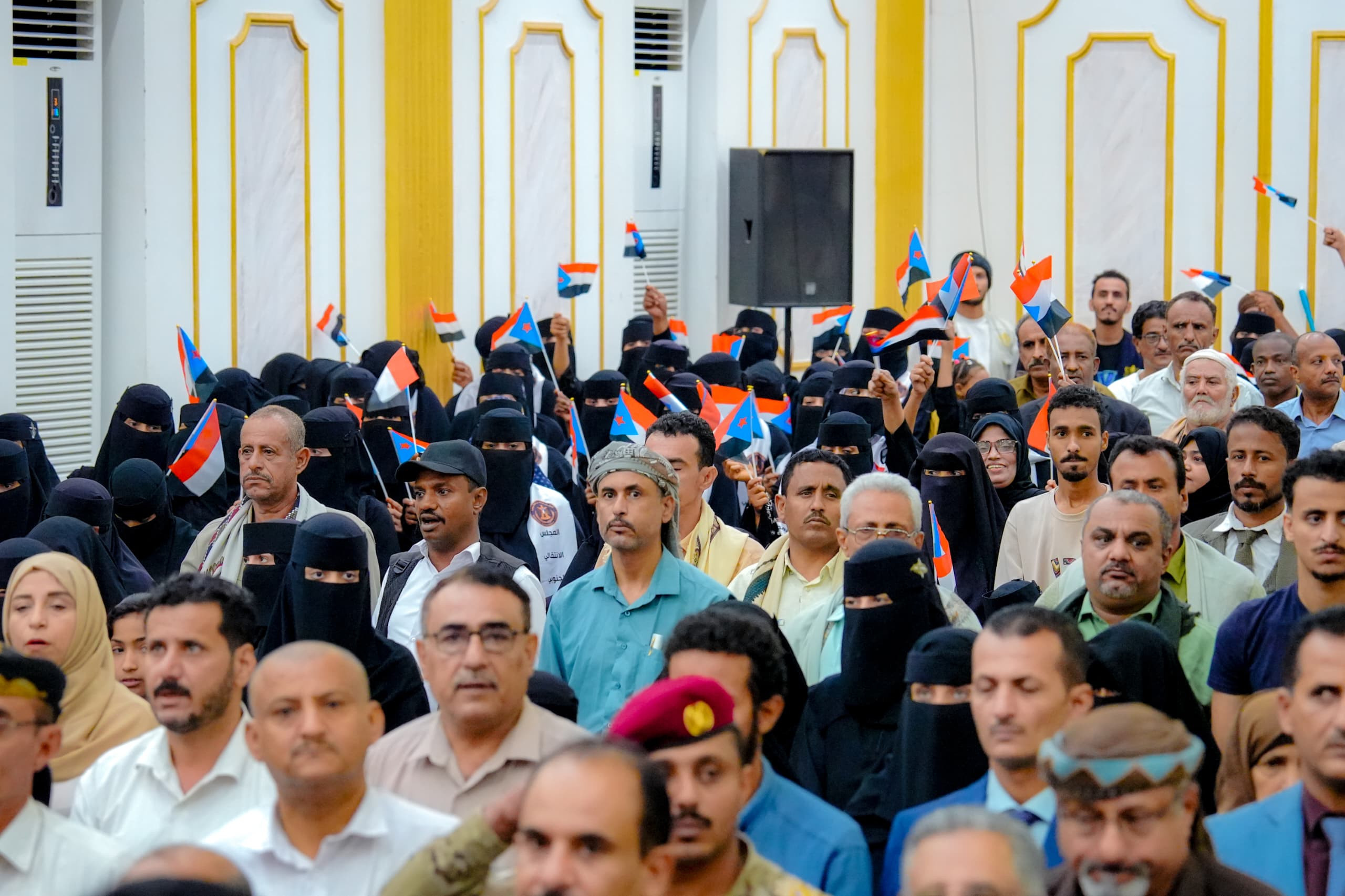 الرئيس الزُبيدي يؤكد على ضرورة العمل الجاد لإحداث إصلاح حقيقي بمحافظة لحج الرئيس الزُبيدي يؤكد على ضرورة العمل الجاد لإحداث إصلاح حقيقي بمحافظة لحج