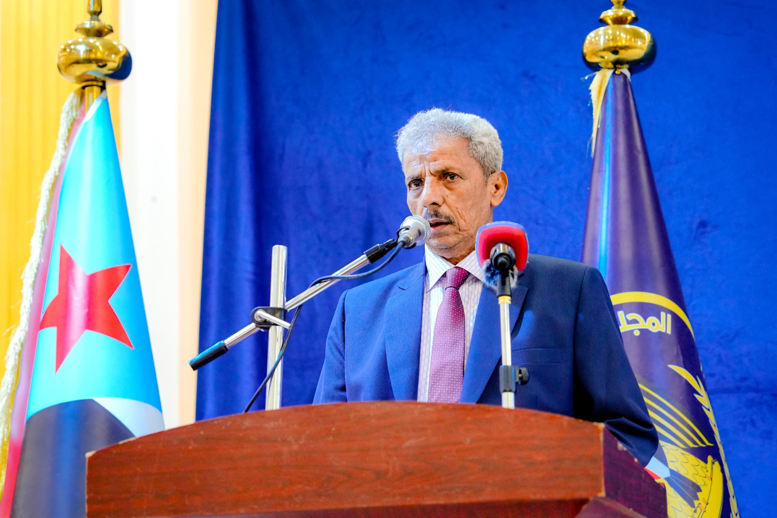 الرئيس الزُبيدي يؤكد على ضرورة العمل الجاد لإحداث إصلاح حقيقي بمحافظة لحج الرئيس الزُبيدي يؤكد على ضرورة العمل الجاد لإحداث إصلاح حقيقي بمحافظة لحج