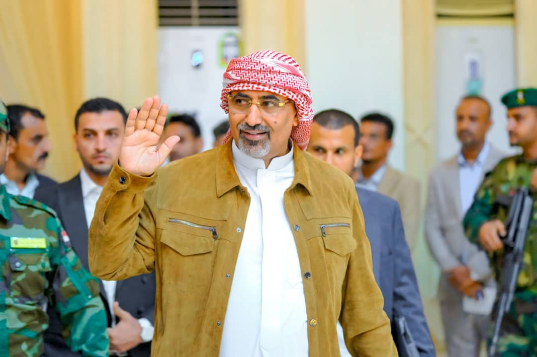 الرئيس الزُبيدي يعقد اجتماعا موسعا بقيادات السلطة المحلية والمجلس الانتقالي والقادة العسكريين والأمنيين والشخصيات الاجتماعية بالعاصمة عدن الرئيس الزُبيدي يعقد اجتماعا موسعا بقيادات السلطة المحلية والمجلس الانتقالي والقادة العسكريين والأمنيين والشخصيات الاجتماعية بالعاصمة عدن