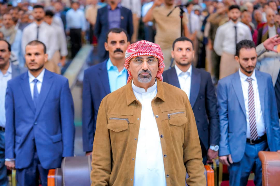 الرئيس الزُبيدي يعقد اجتماعا موسعا بقيادات السلطة المحلية والمجلس الانتقالي والقادة العسكريين والأمنيين والشخصيات الاجتماعية بالعاصمة عدن الرئيس الزُبيدي يعقد اجتماعا موسعا بقيادات السلطة المحلية والمجلس الانتقالي والقادة العسكريين والأمنيين والشخصيات الاجتماعية بالعاصمة عدن