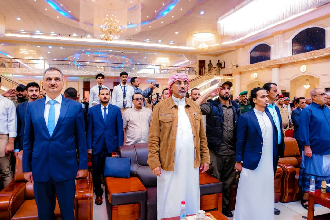 الرئيس الزُبيدي يعقد اجتماعا موسعا بقيادات السلطة المحلية والمجلس الانتقالي والقادة العسكريين والأمنيين والشخصيات الاجتماعية بالعاصمة عدن الرئيس الزُبيدي يعقد اجتماعا موسعا بقيادات السلطة المحلية والمجلس الانتقالي والقادة العسكريين والأمنيين والشخصيات الاجتماعية بالعاصمة عدن