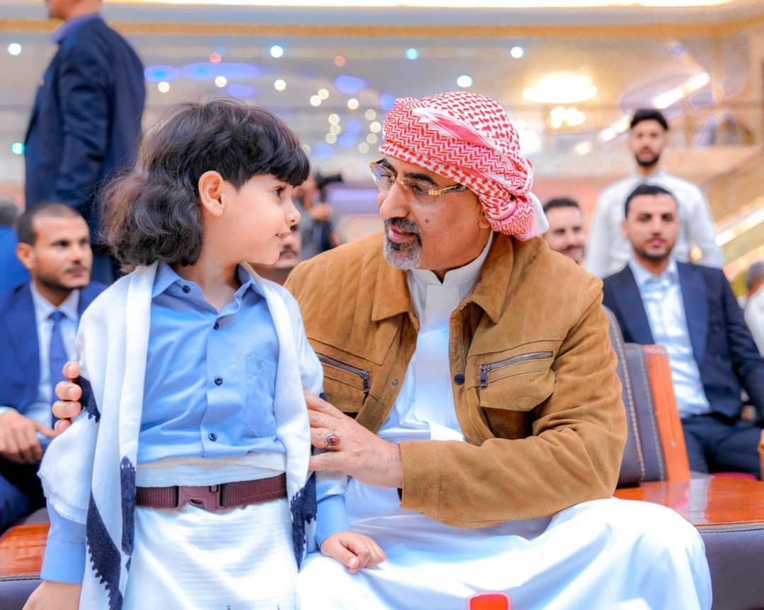 الرئيس الزُبيدي يعقد اجتماعا موسعا بقيادات السلطة المحلية والمجلس الانتقالي والقادة العسكريين والأمنيين والشخصيات الاجتماعية بالعاصمة عدن الرئيس الزُبيدي يعقد اجتماعا موسعا بقيادات السلطة المحلية والمجلس الانتقالي والقادة العسكريين والأمنيين والشخصيات الاجتماعية بالعاصمة عدن